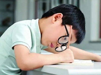 暑假孩子容易近视怎么办